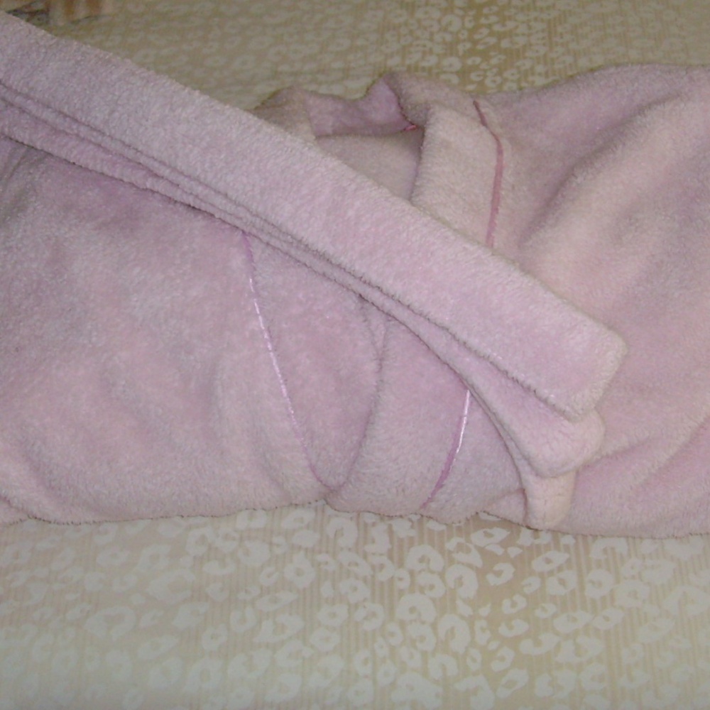 NAUTICA Sleepwear Fluffy Pink Robe in L-XL - Picture 2 of 15